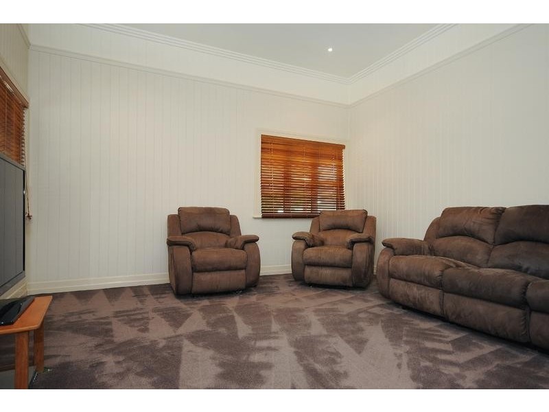 37 Drayton Road, Harristown QLD 4350