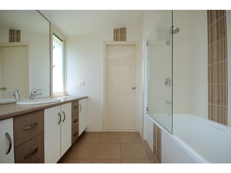 37 Drayton Road, Harristown QLD 4350