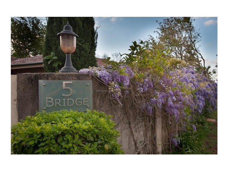 5 Bridge Street, Mount Lofty QLD 4350