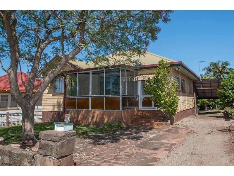 13 Glendower Street, Mount Lofty QLD 4350