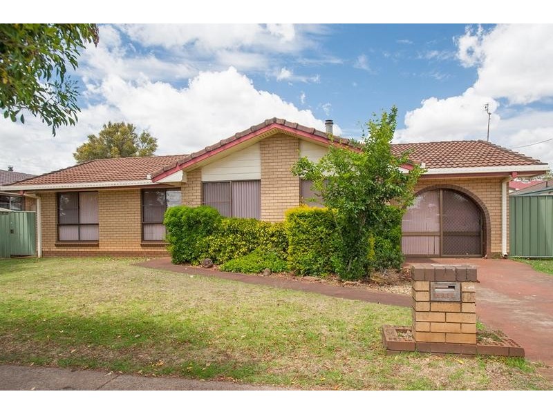 242 Taylor Street, Newtown QLD 4350