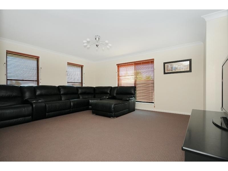 17 Thomas Street, Cambooya QLD 4358