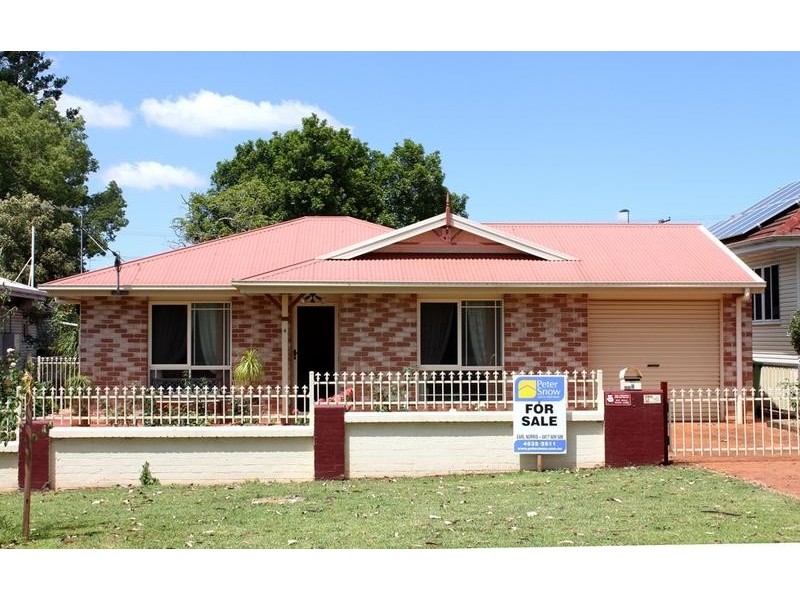 8 Henderson Street, Newtown QLD 4350