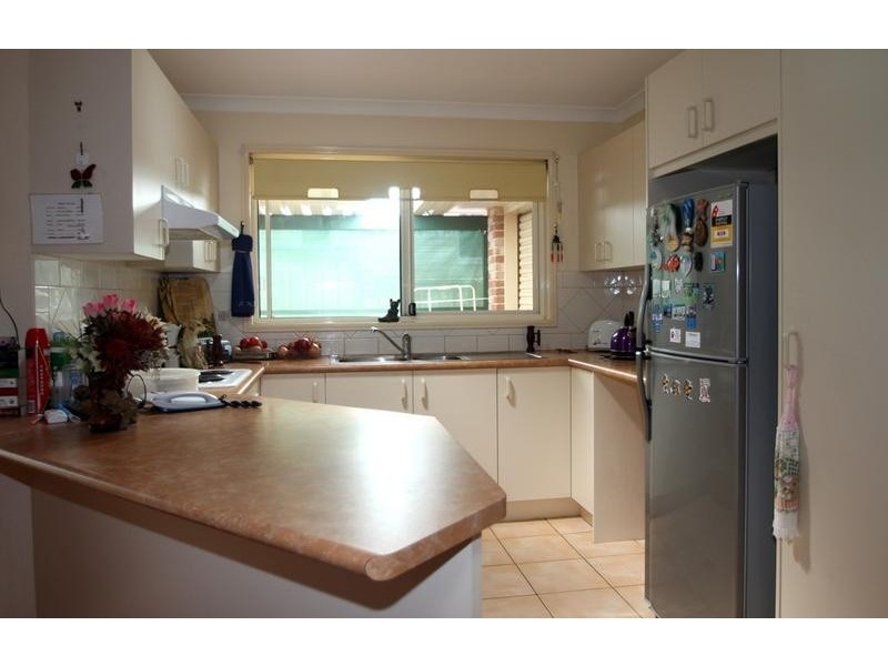 8 Henderson Street, Newtown QLD 4350