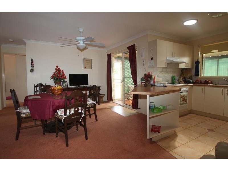 8 Henderson Street, Newtown QLD 4350