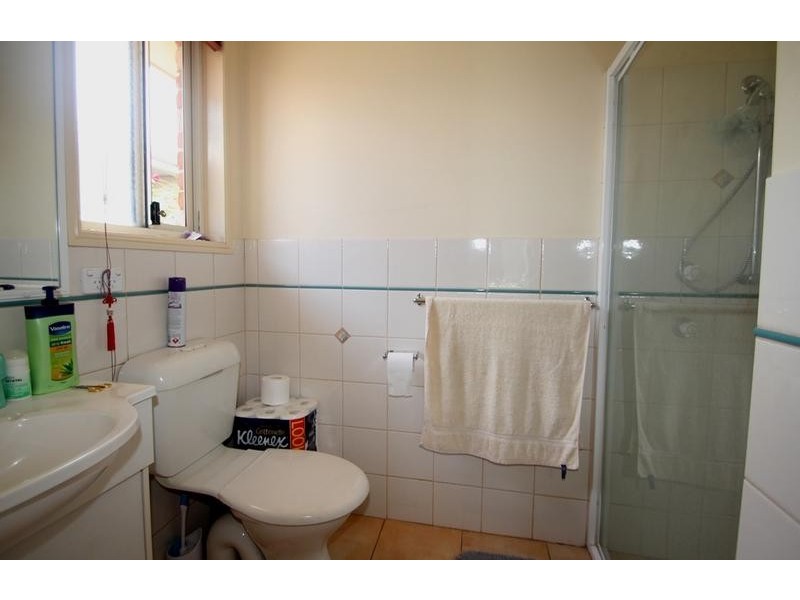 8 Henderson Street, Newtown QLD 4350