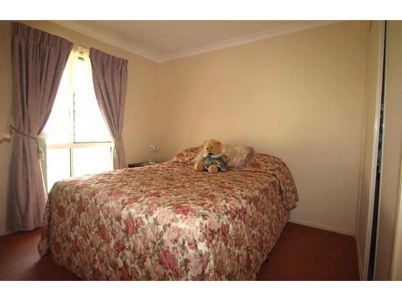 8 Henderson Street, Newtown QLD 4350