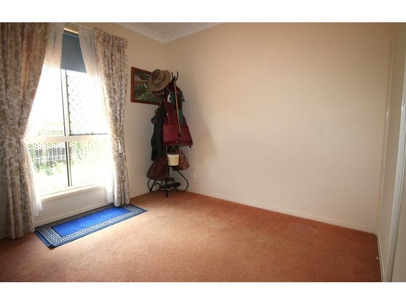 8 Henderson Street, Newtown QLD 4350