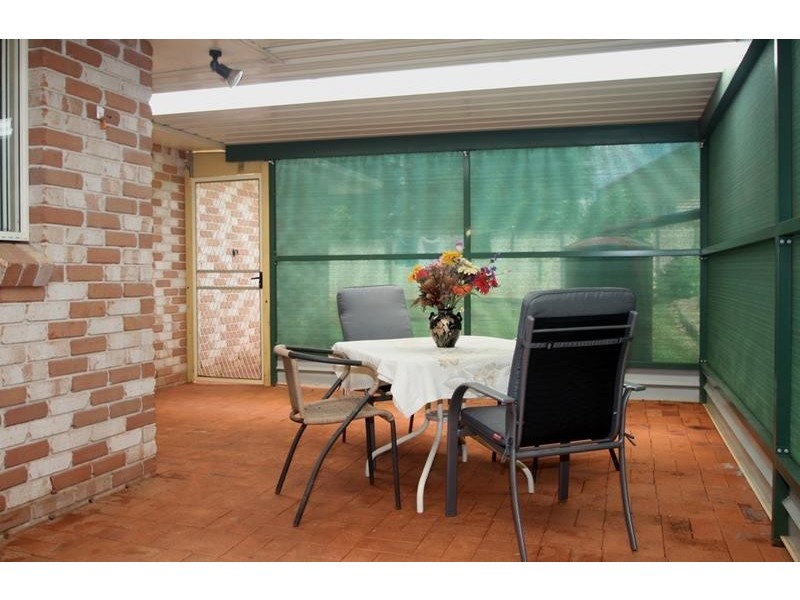 8 Henderson Street, Newtown QLD 4350