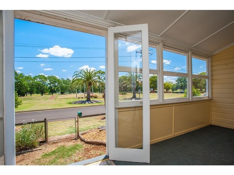 2 Burstow Street, East Toowoomba QLD 4350