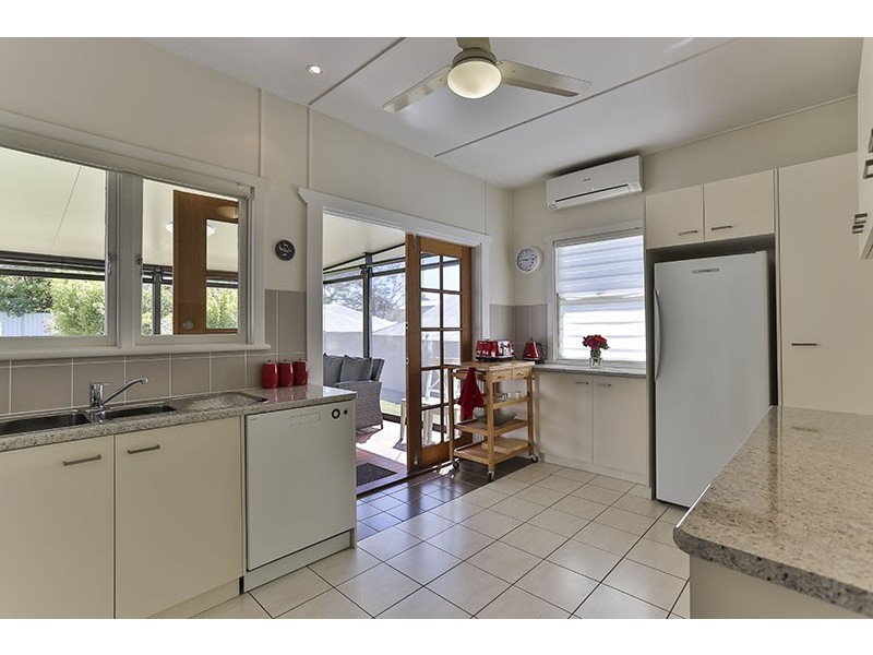303 JAMES STREET, Newtown QLD 4350
