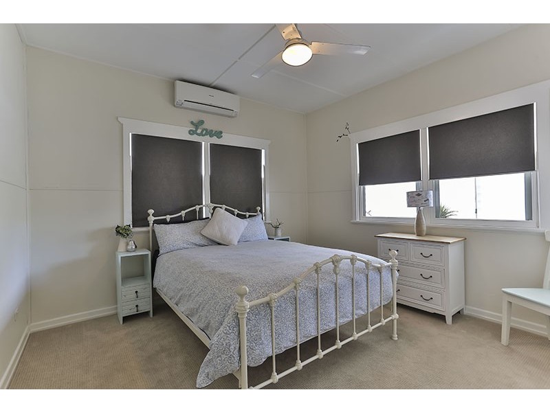 303 JAMES STREET, Newtown QLD 4350