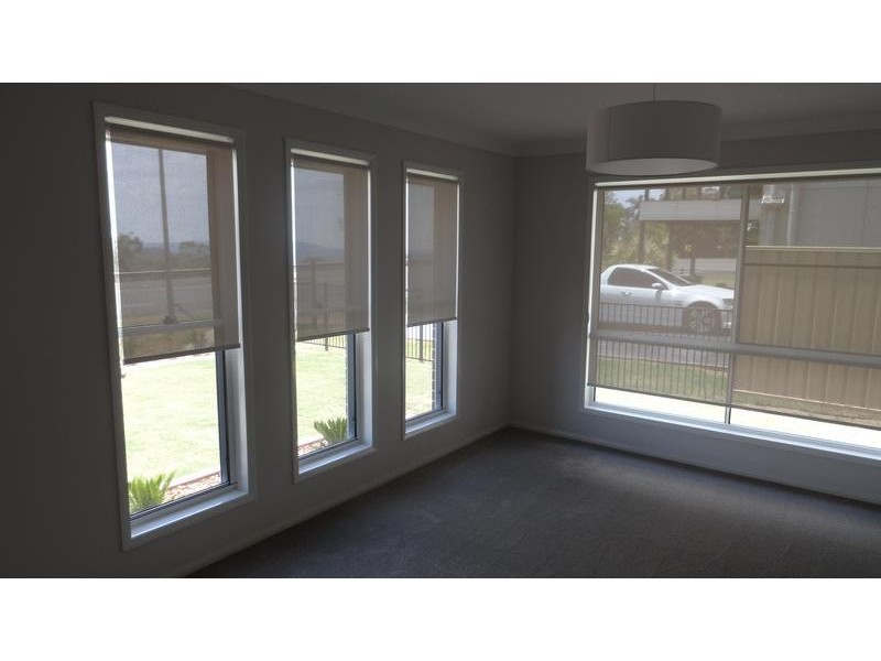 223 New England Highway, Harlaxton QLD 4350