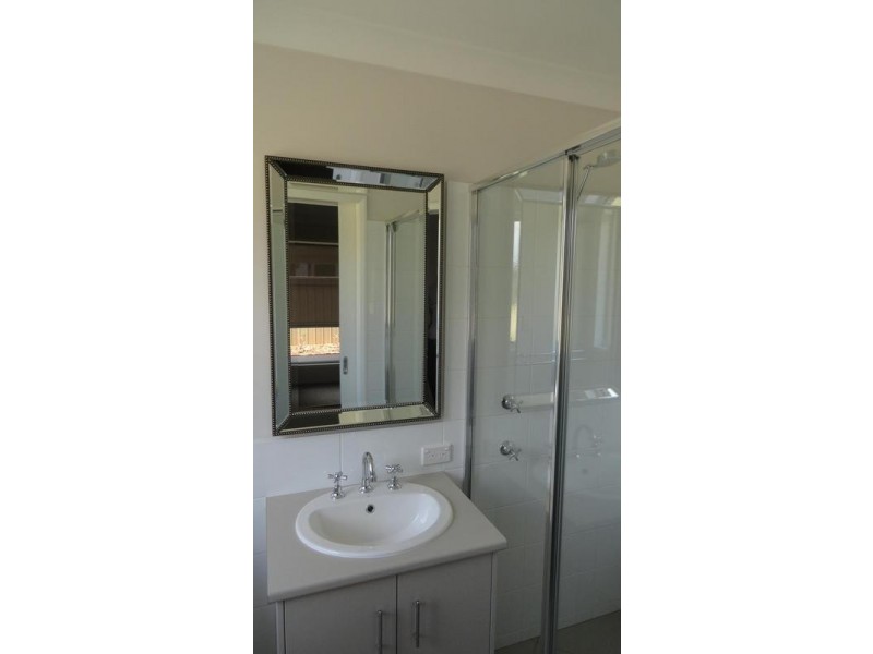 223 New England Highway, Harlaxton QLD 4350