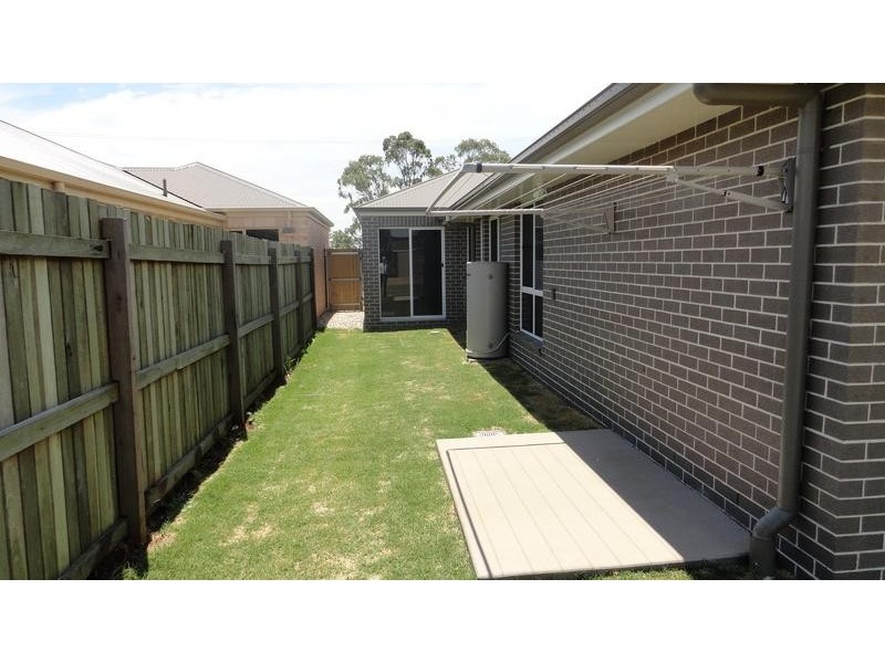 223 New England Highway, Harlaxton QLD 4350