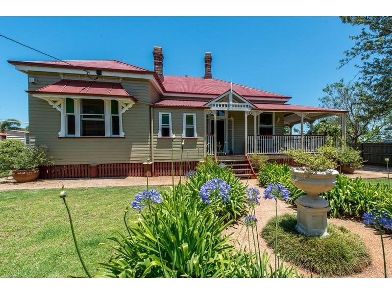 25 Phillip Street, East Toowoomba QLD 4350