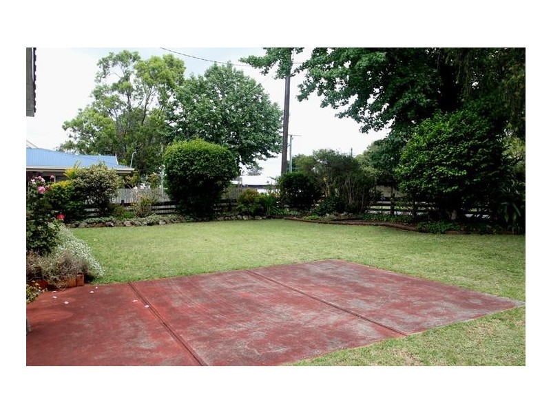 330 Alderley Street, Kearneys Spring QLD 4350