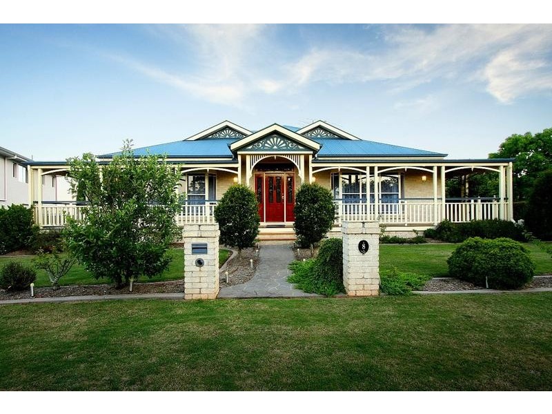 8 Dalston Court, Mount Lofty QLD 4350