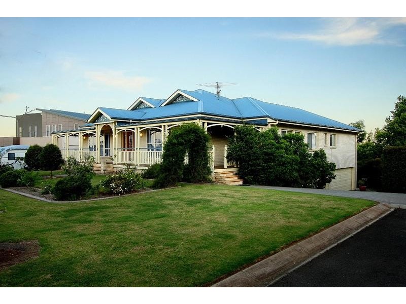 8 Dalston Court, Mount Lofty QLD 4350