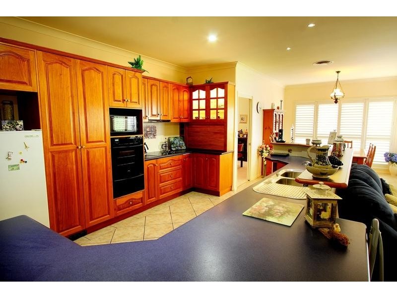 8 Dalston Court, Mount Lofty QLD 4350