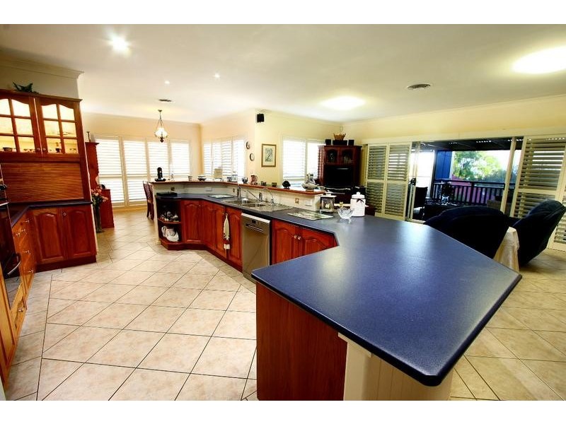 8 Dalston Court, Mount Lofty QLD 4350