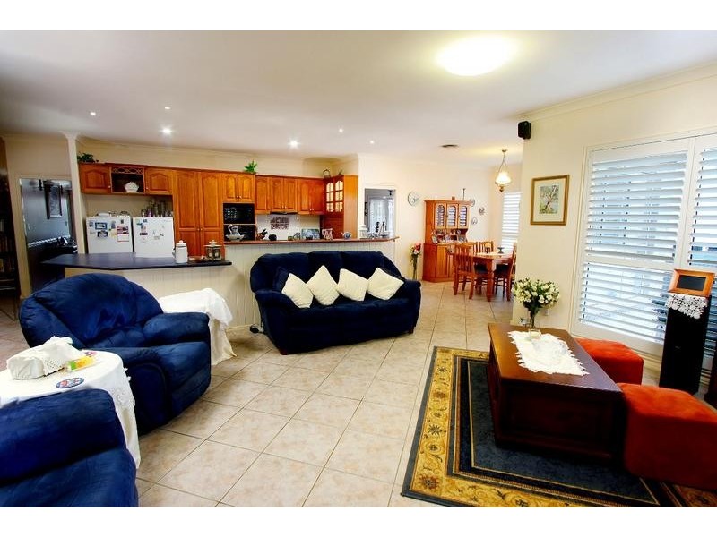 8 Dalston Court, Mount Lofty QLD 4350
