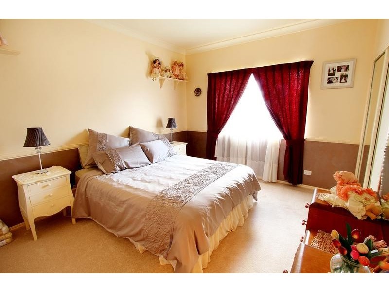 8 Dalston Court, Mount Lofty QLD 4350