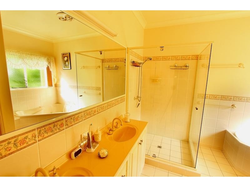 8 Dalston Court, Mount Lofty QLD 4350