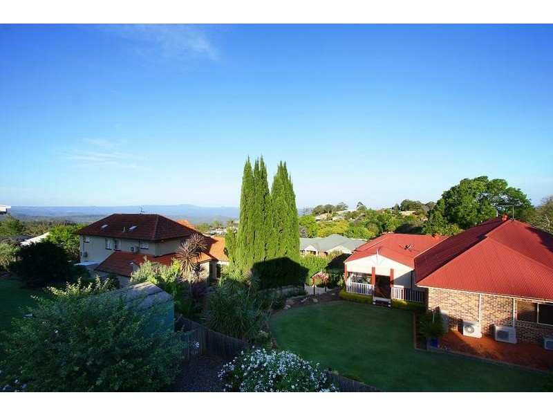 8 Dalston Court, Mount Lofty QLD 4350