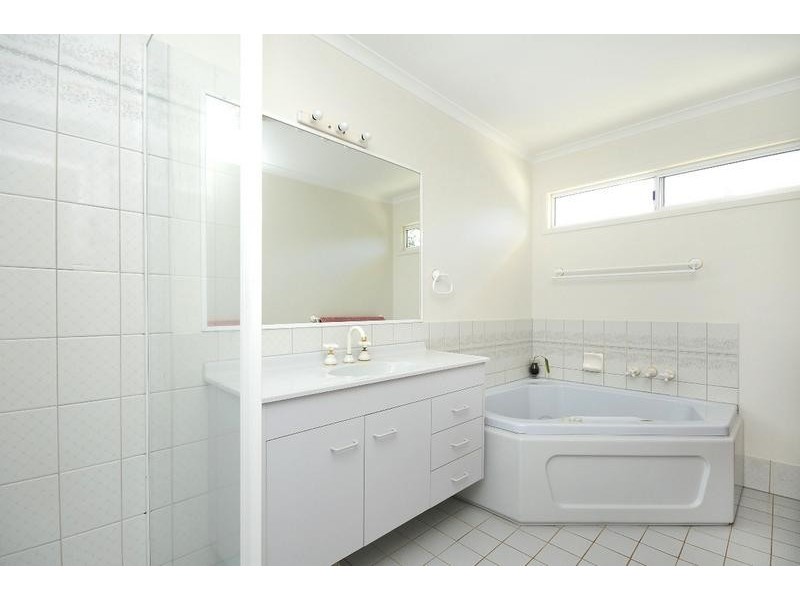 4/46a Mackenzie Street, Mount Lofty QLD 4350