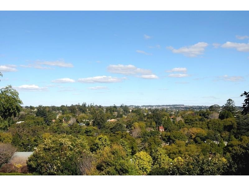 4/46a Mackenzie Street, Mount Lofty QLD 4350