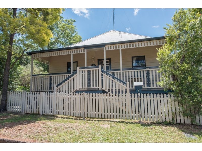 4 Sir Street, North Toowoomba QLD 4350