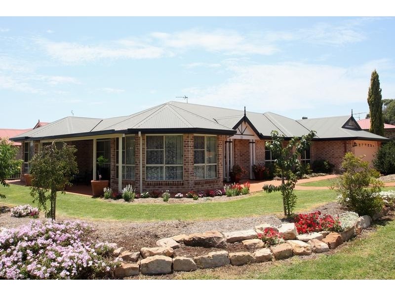 23 Carnation Court, Middle Ridge QLD 4350