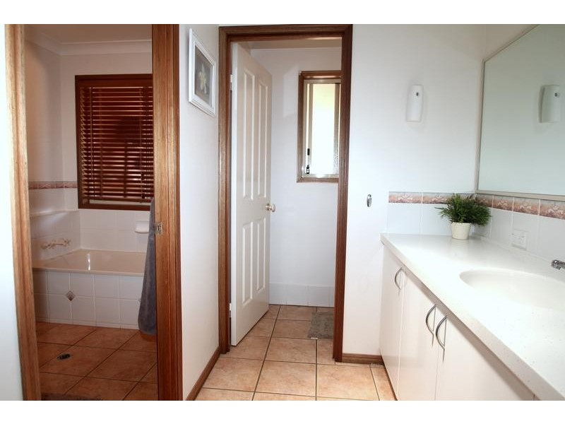 23 Carnation Court, Middle Ridge QLD 4350