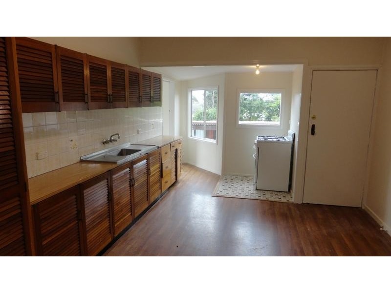 13 Glendower Street, Mount Lofty QLD 4350