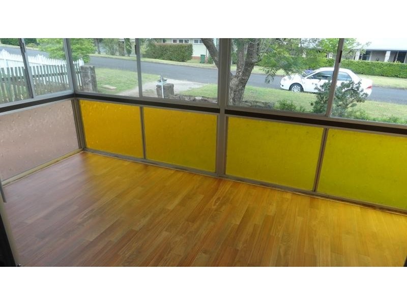 13 Glendower Street, Mount Lofty QLD 4350