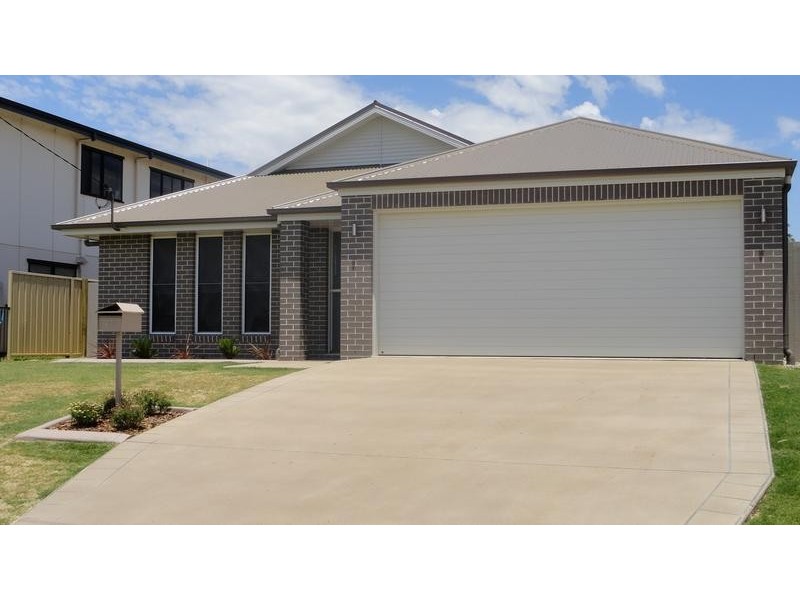 223 New England Hwy, Harlaxton QLD 4350