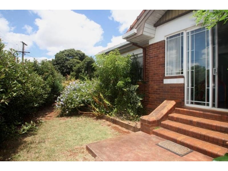 227a West Street, Harristown QLD 4350