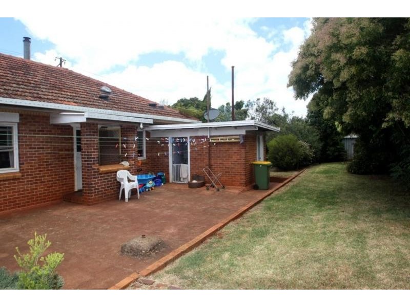 227a West Street, Harristown QLD 4350