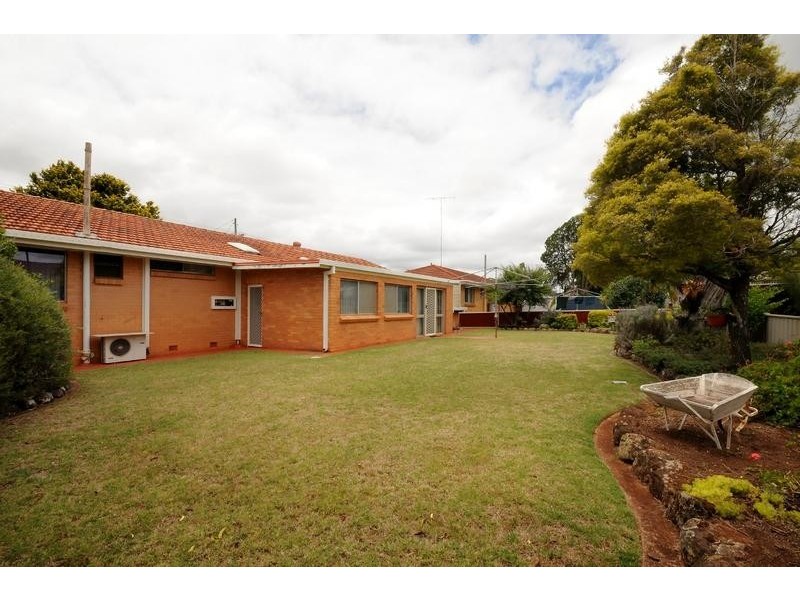 95 Drayton Road, Harristown QLD 4350