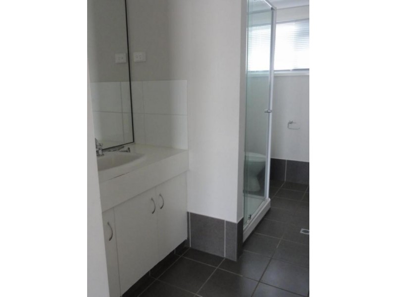 1/21 Agnes, Centenary Heights QLD 4350
