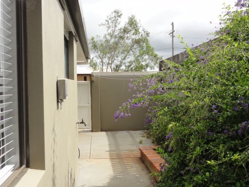 1/21 Agnes, Centenary Heights QLD 4350