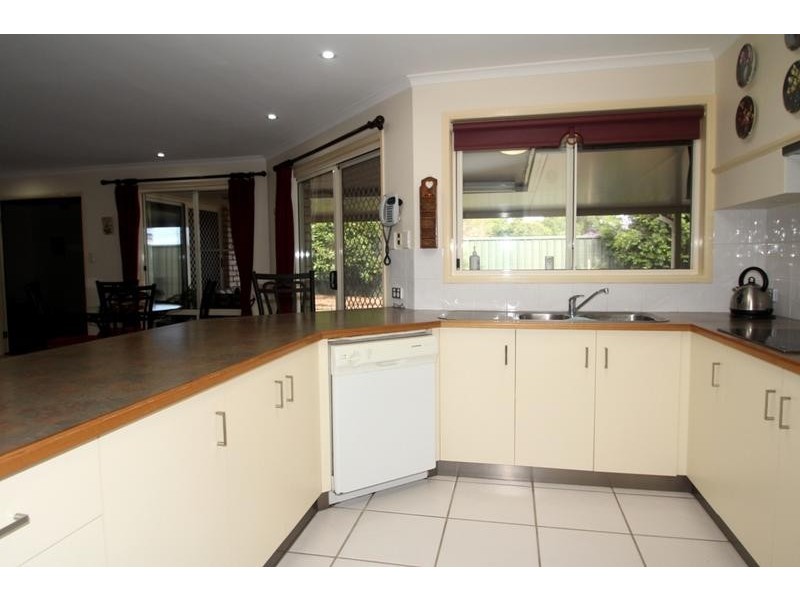 27 Stratford Drive, Wyreema QLD 4352