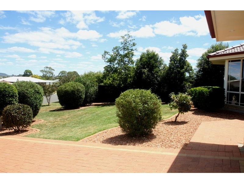 27 Stratford Drive, Wyreema QLD 4352