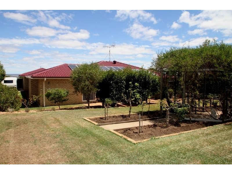 27 Stratford Drive, Wyreema QLD 4352