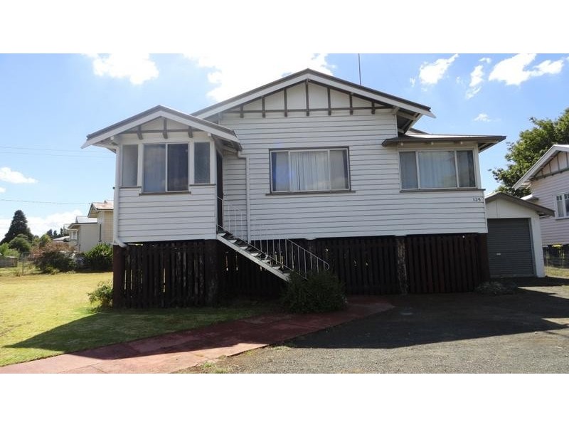 125 WEST STREET, Newtown QLD 4350