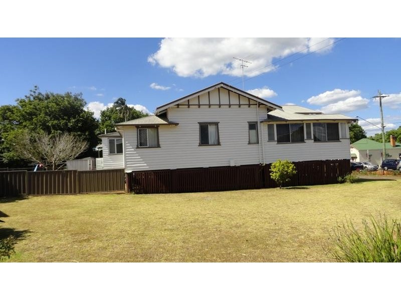 125 WEST STREET, Newtown QLD 4350