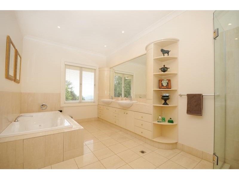 11 Old Toll Bar Road, East Toowoomba QLD 4350