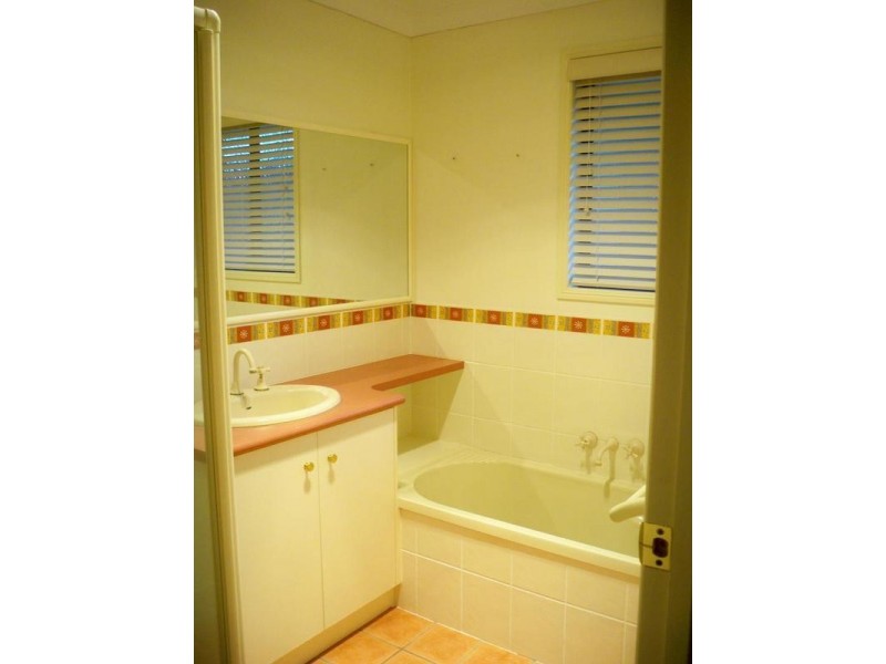 18/1 Cossart Street, Centenary Heights QLD 4350