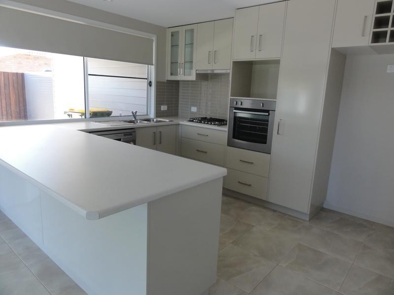 1/303 STENNER STREET, Middle Ridge QLD 4350